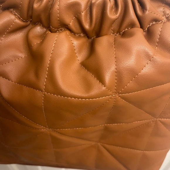 Cognac women’s bag w chain straps . Crossbody or over the shoulder!!! CLEAN - Picture 6 of 9